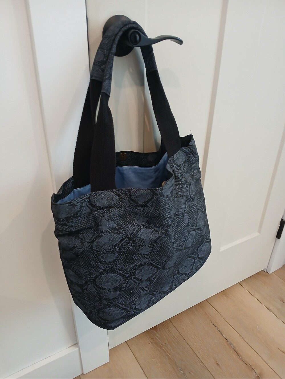 Chic Spacious Snakeskin Print Fabric Tote Bag